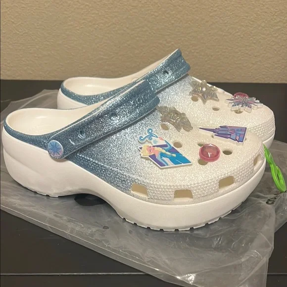BNWT CROCS Frozen Platform Clogs Women Size 8 - Picture 4 of 11